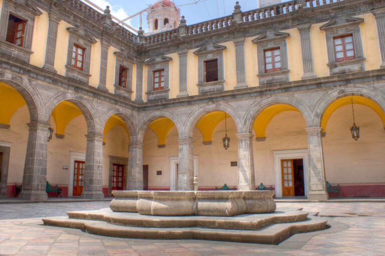 La espectacular belleza del Edificio Carolino