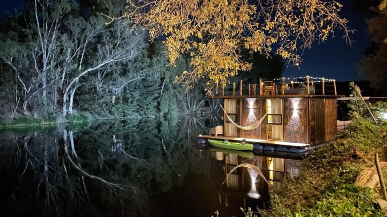 Quédate en una cabaña flotante en Valsequillo