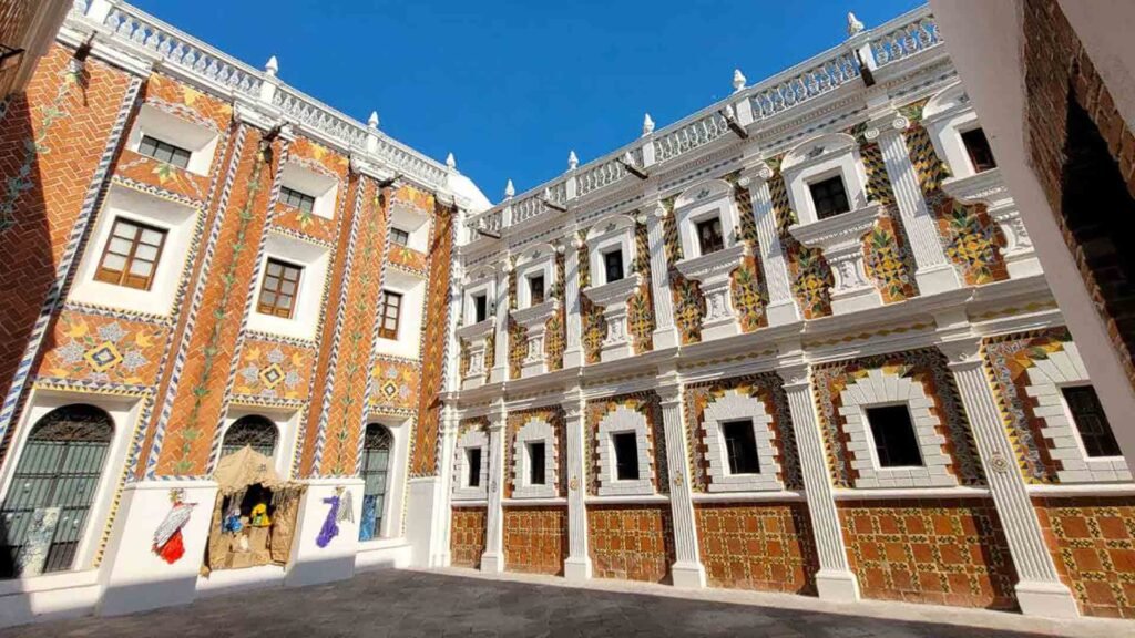 patio-de-los-azulejos