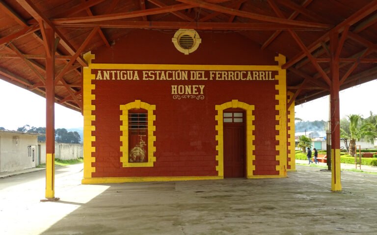 La antigua estación de ferrocarril en Honey