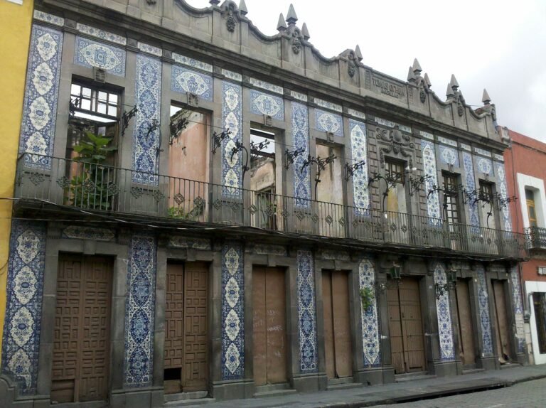 Esplendor, abandono y restauración de la Casa de los Azulejos