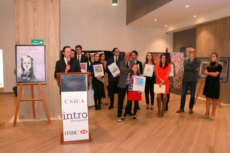 DeForest realiza subasta para ayudar a casa hogar